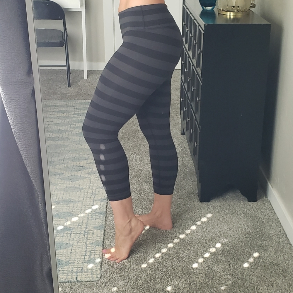 Lululemon stripped black and grey leggings size 6